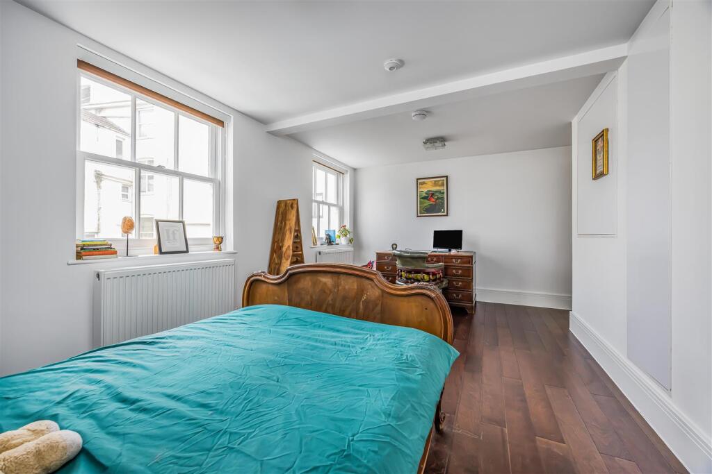 Apartment B, Clearwater Apartments, South Parade, 