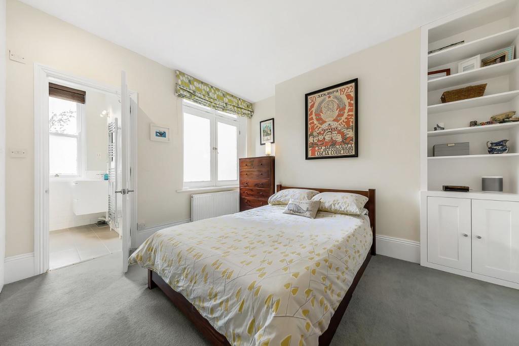 Principal Bedroom (2).jpg