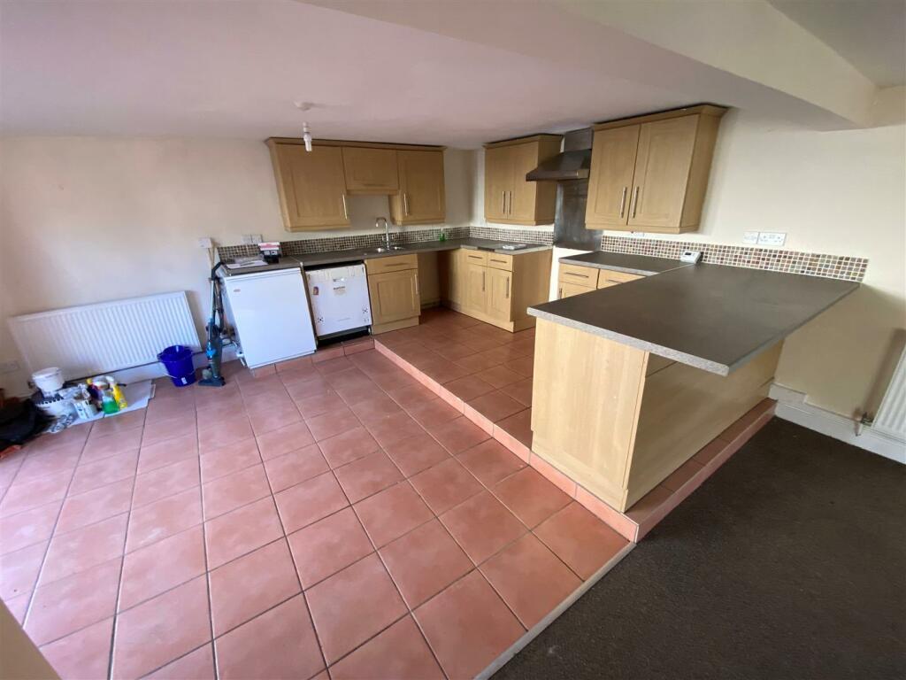 Kitchen/Dining Area