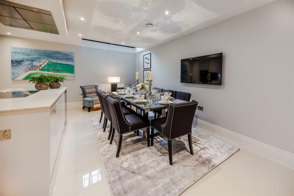 8316097-interior38.jpg