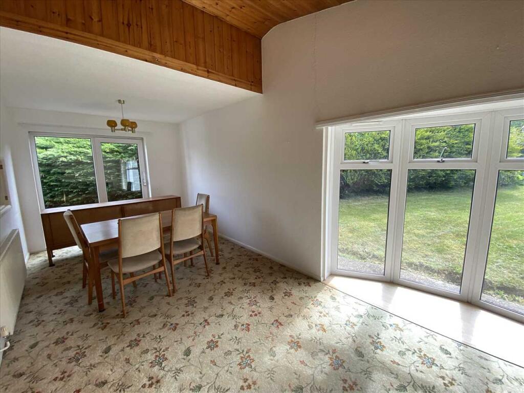 Dining Area: