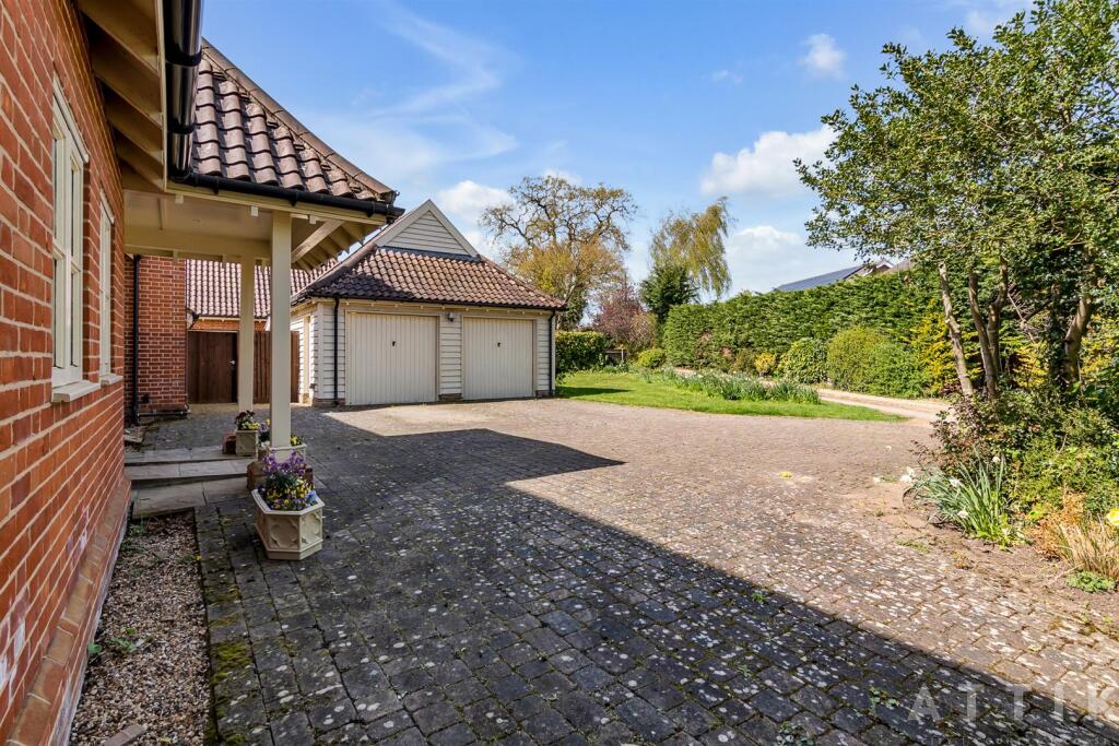 2 Hanbury Close, Halesworth IP19 8DG (11).jpg