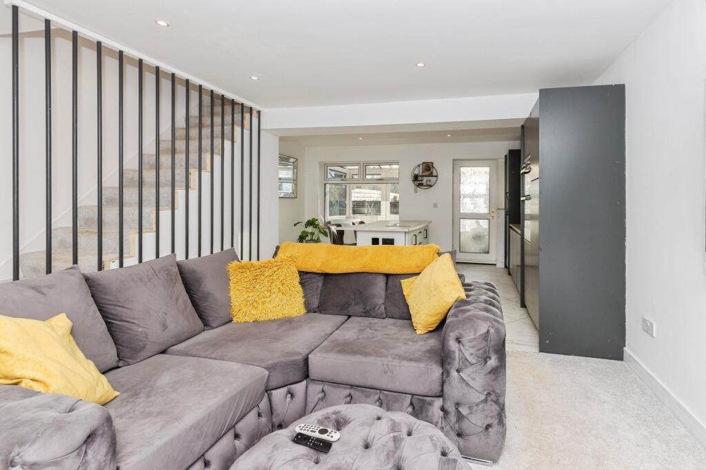 Lounge / Kitchen
