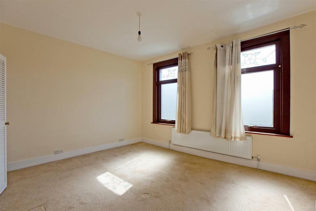 Double bedroom front