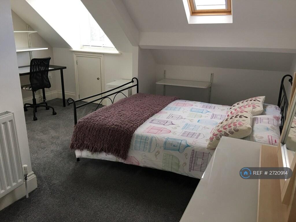Bedroom 6 Ensuite 