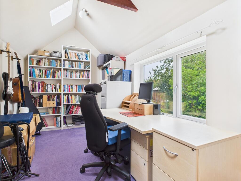 CAM02195G0-PR0081-STILL029