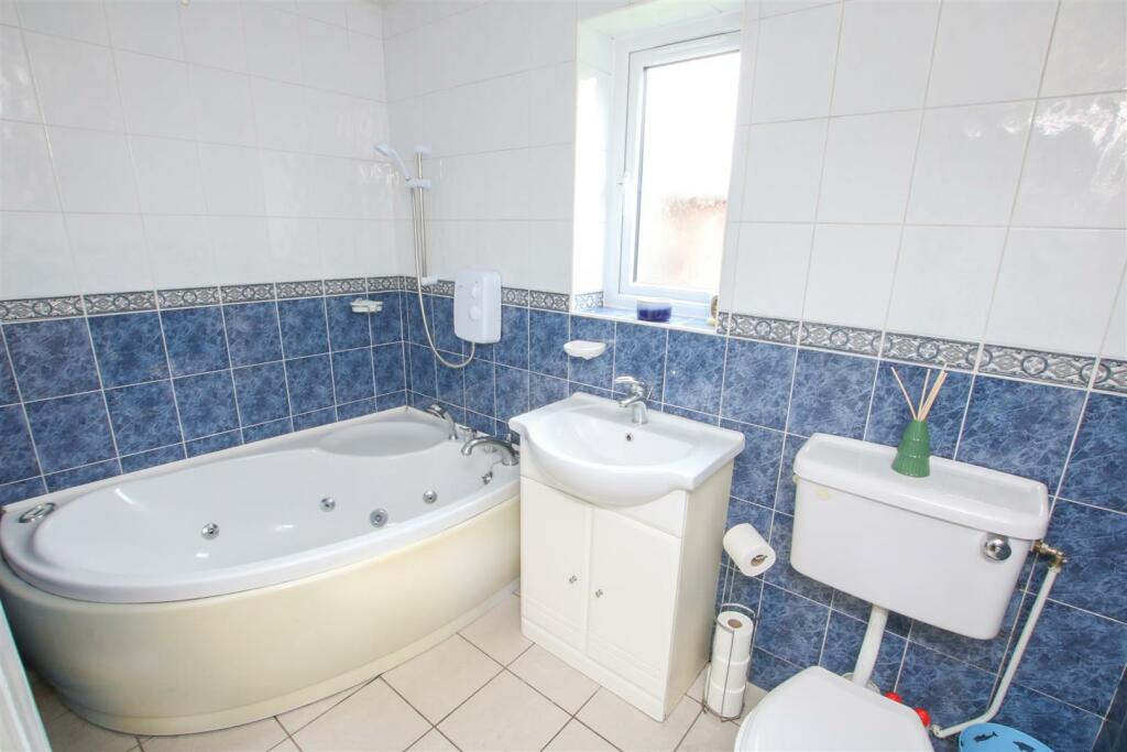 GROUND FLOOR BATHROOM