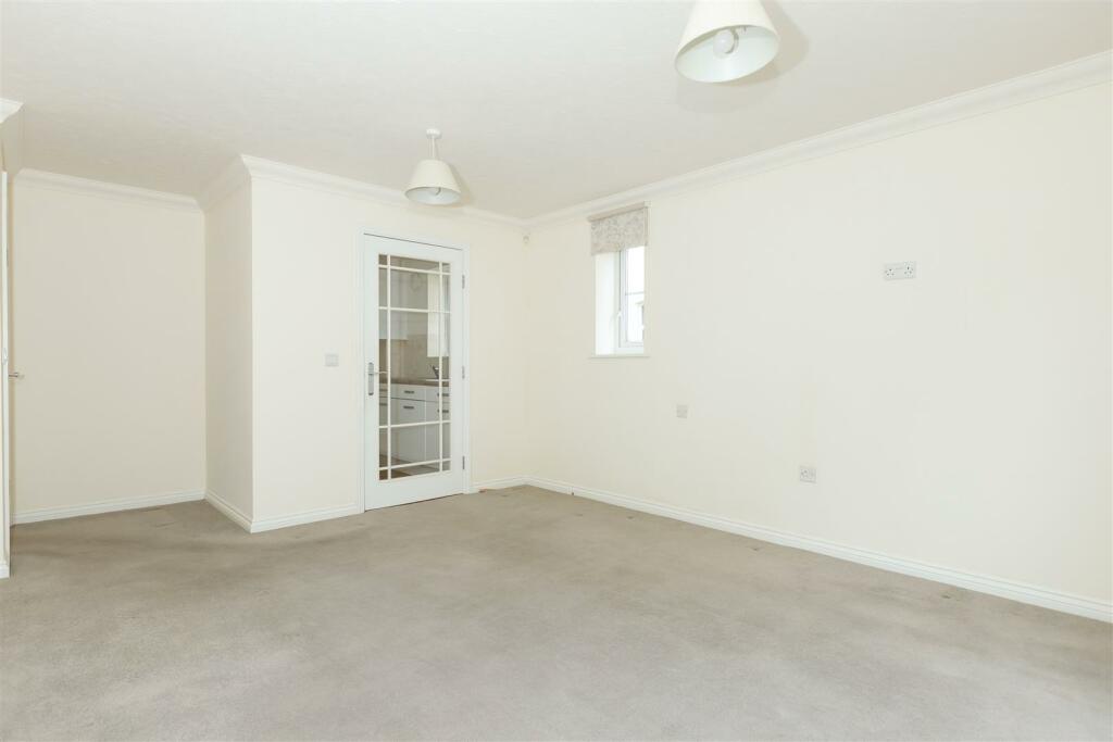 For Sale by Aspire Residential - Cambridge Lodge