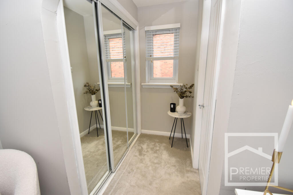 Walk-in-wardrobe