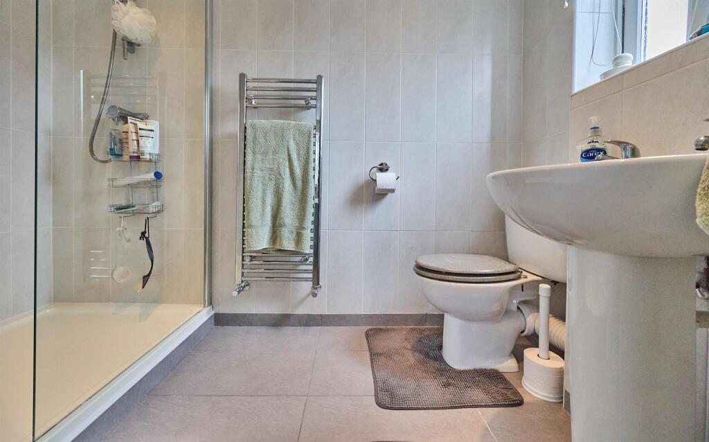 Refitted En-Suite Shower Room