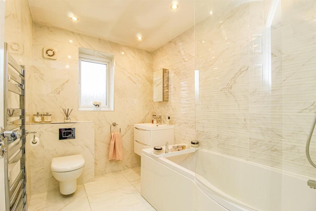 BATHROOM/W.C.