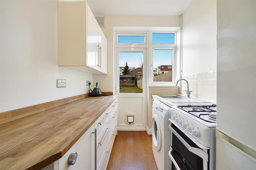 23 Horsenden Crescent - UBau0XRU9CXrq8fxG1XO.jpg
