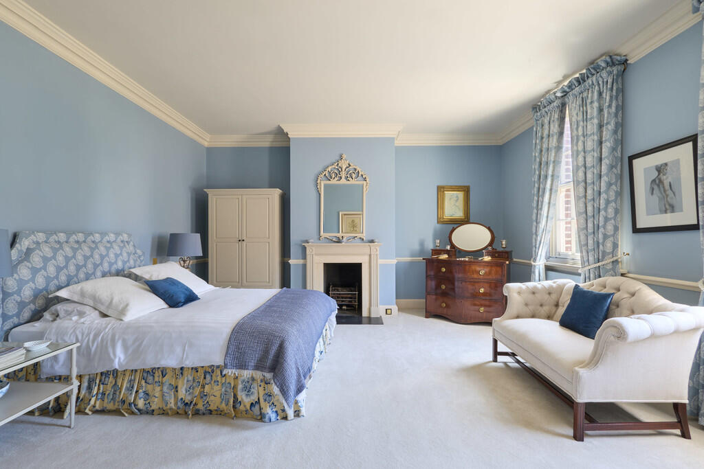 Moulton Hall 0907...