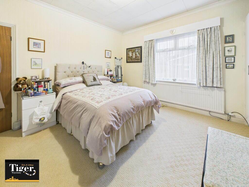 CAM02176G0-PR0745...