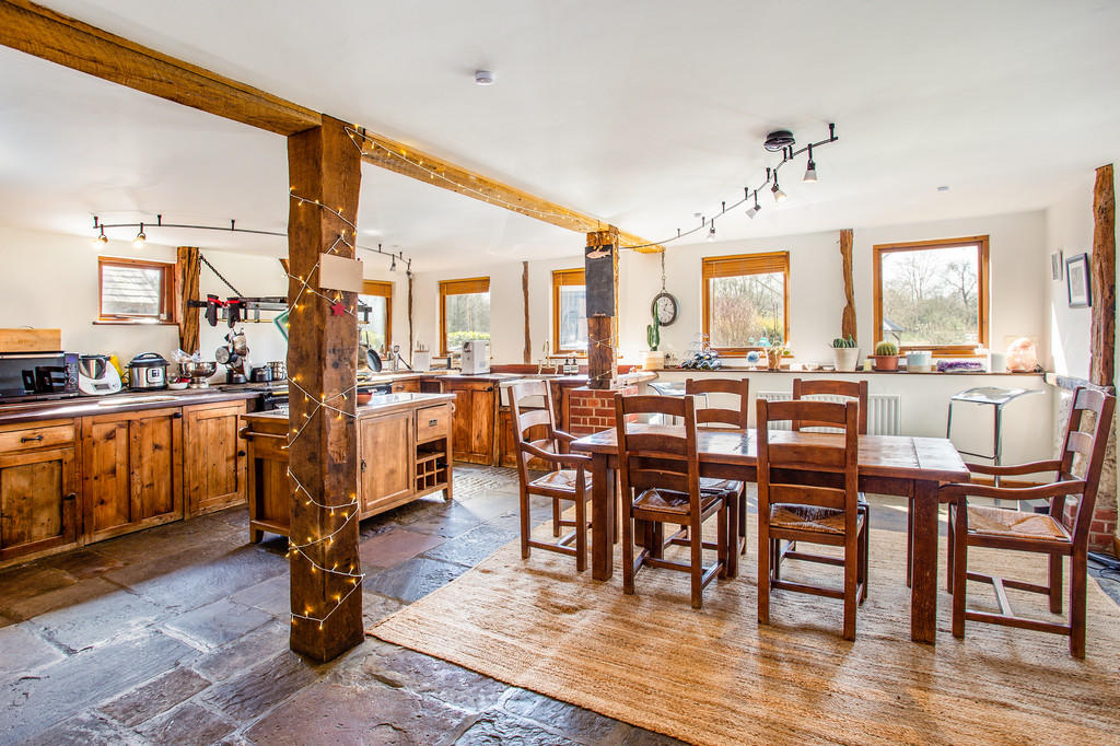Kitchen/Breakfast...
