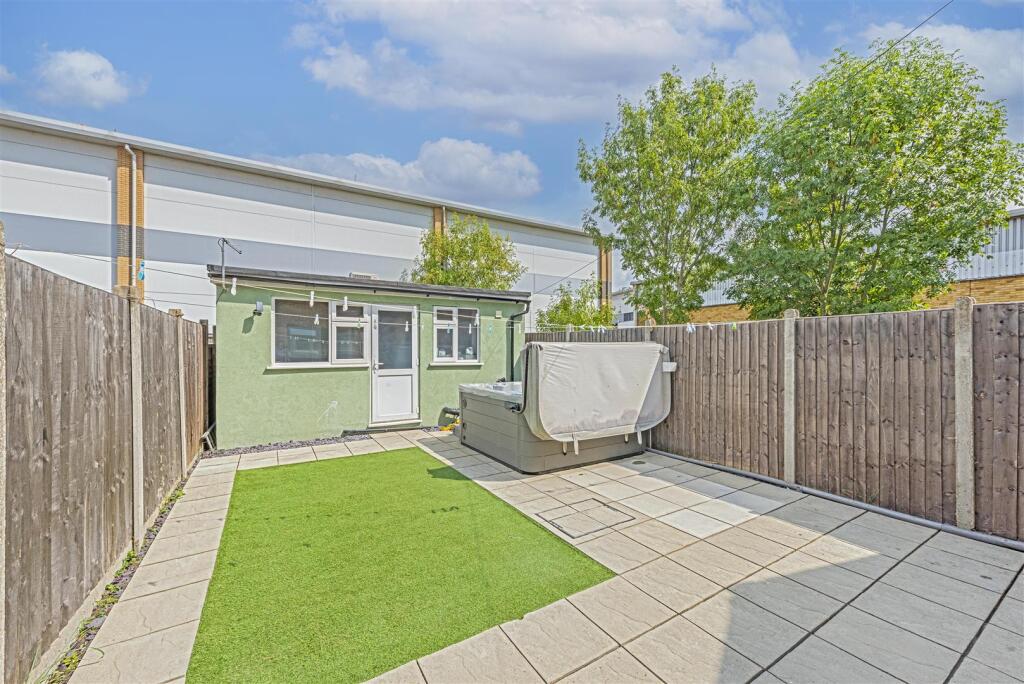 6 Faggs Road Feltham TW14 LOW RES-8.jpg