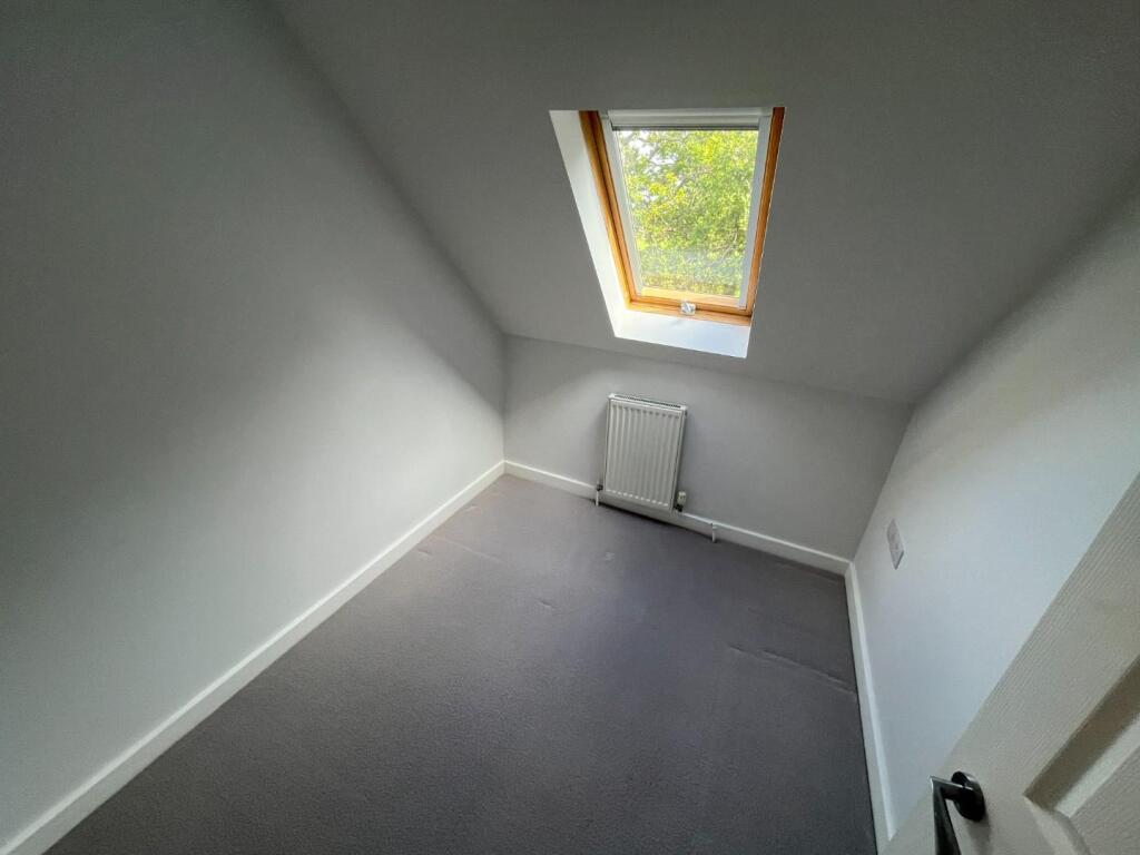 bedroom 1.JPG