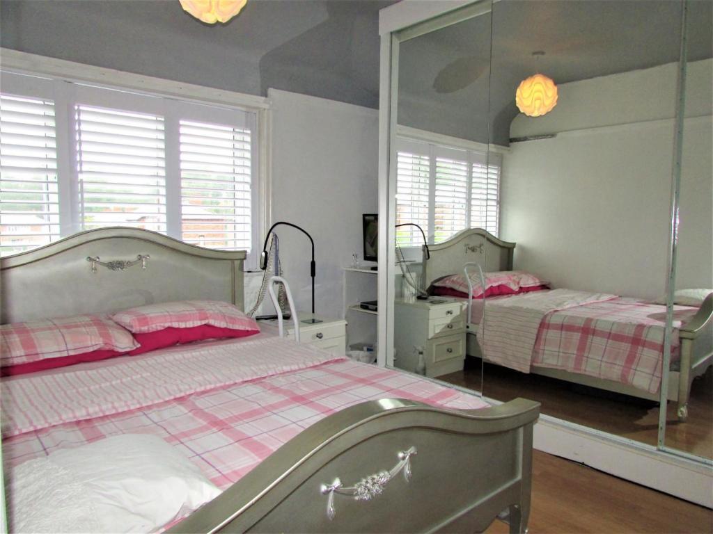 RosebankRd76bed2.JPG