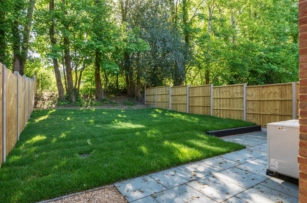 24-6819ce4dd2369-...