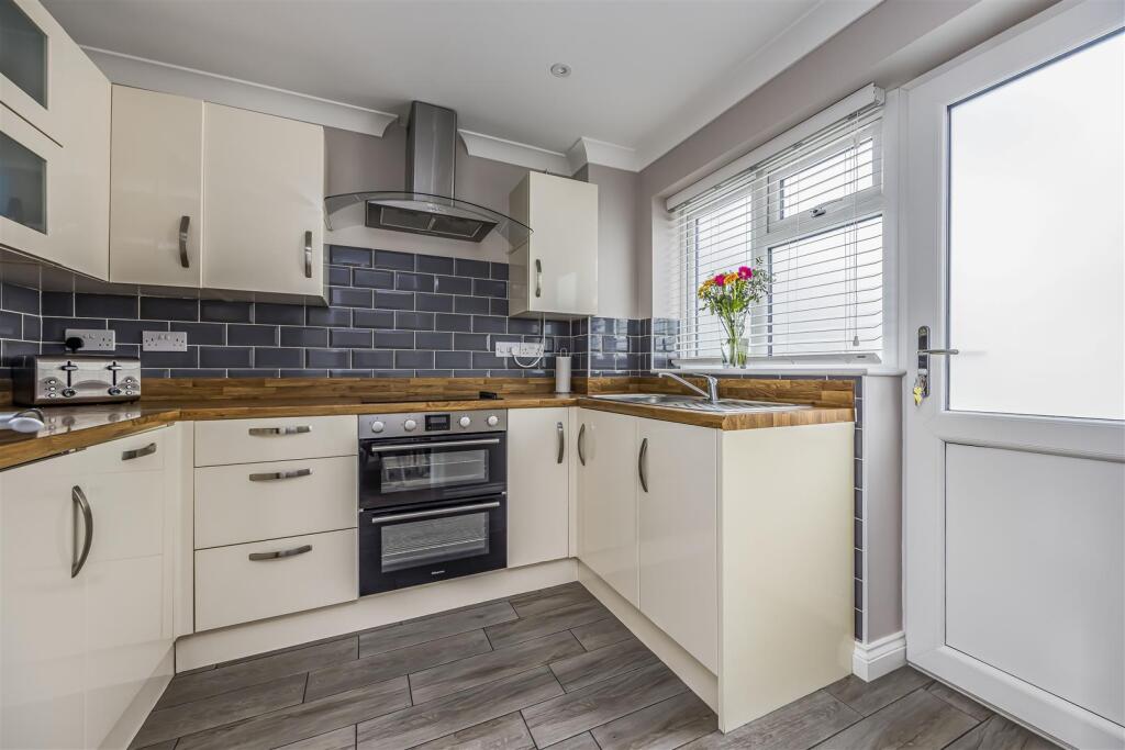 88 James Copse Road, Horndean-PorticoMarketing-Sol