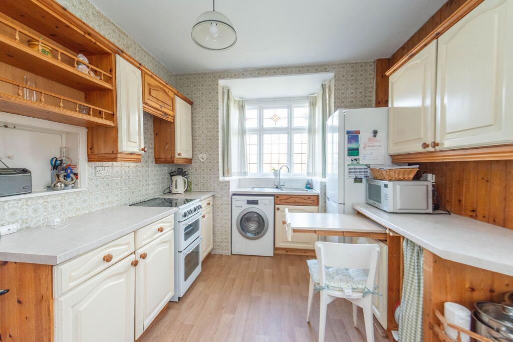 LOUNGE, DINING ROOM AND KITCHEN