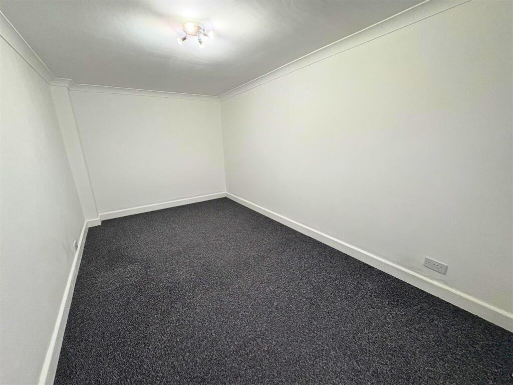 Bedroom 3a (edit).jpg