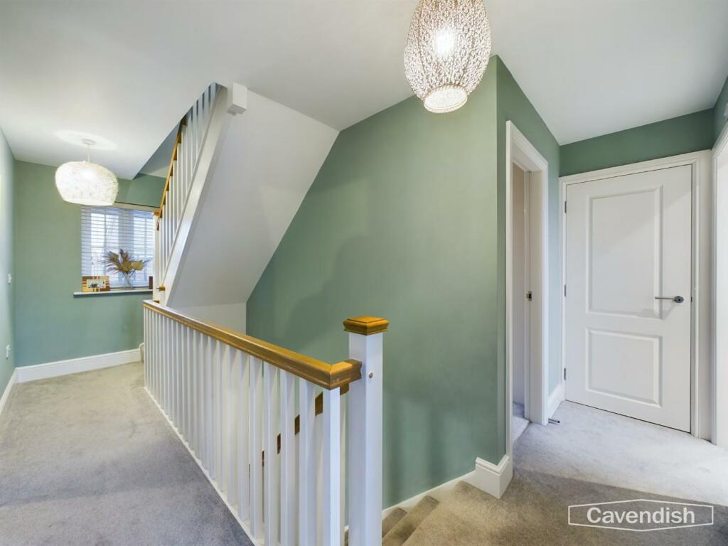 FIRST FLOOR LANDING