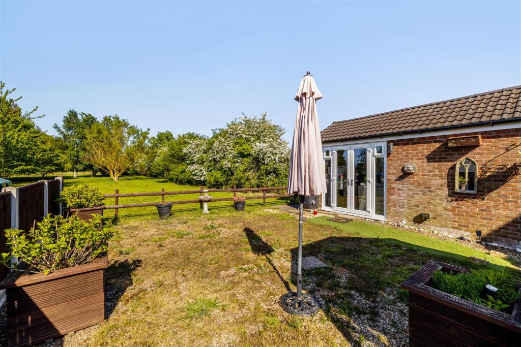 Wisteria (Friskney)-9.jpg