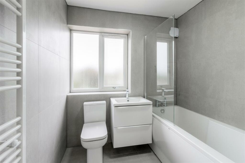 12b Austrey Lane , Newton Regis