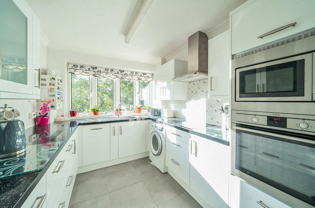 1365553-12-68e7f8...