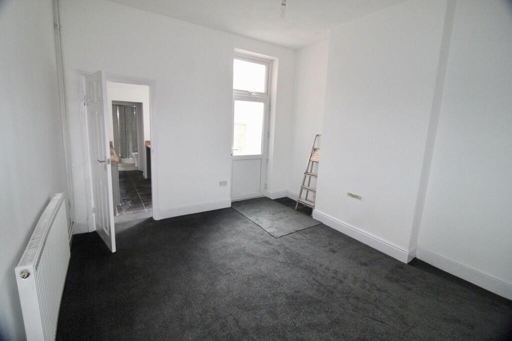 9DD5CF43-6476-49B...