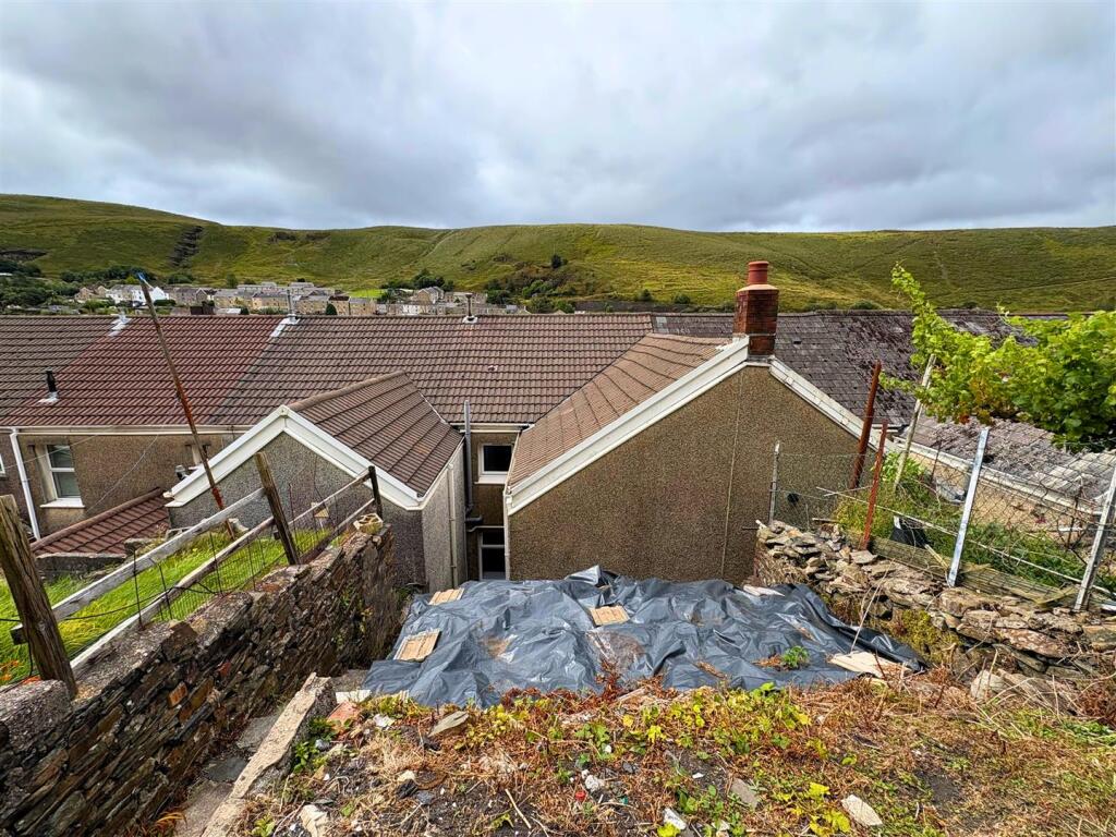 Rear Garden f (edit).jpg