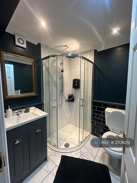 En-Suite 1
