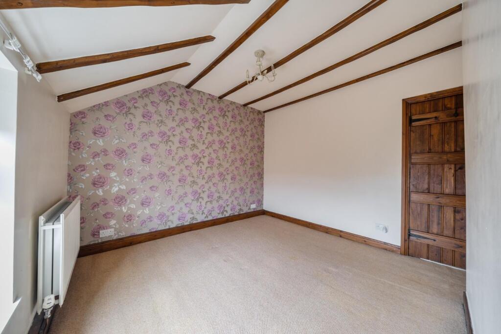 Bedroom 1.jpg