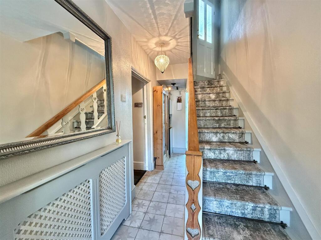 Coombe Bank Lodge - Entrance Hall.jpg