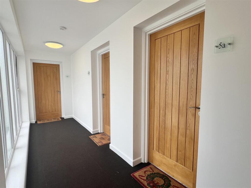 Entrance Hallway: