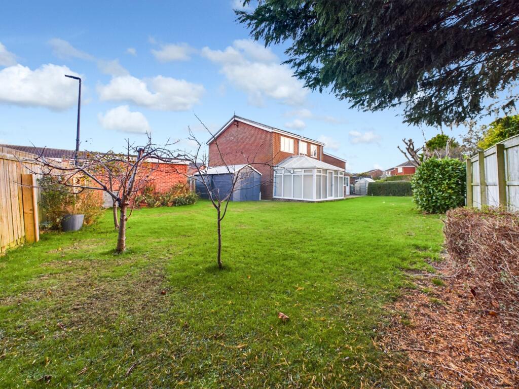 CAM02195G0-PR0056-STILL036