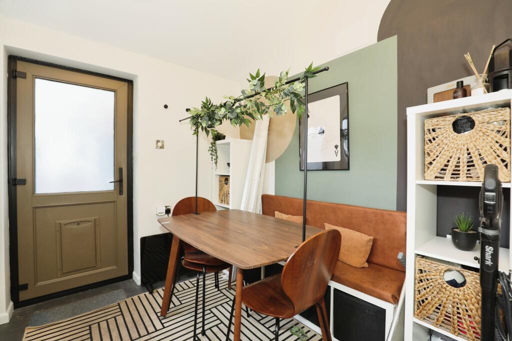 Sun / Dining Room