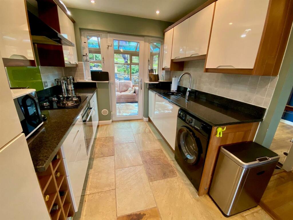 kitchen area.jpg