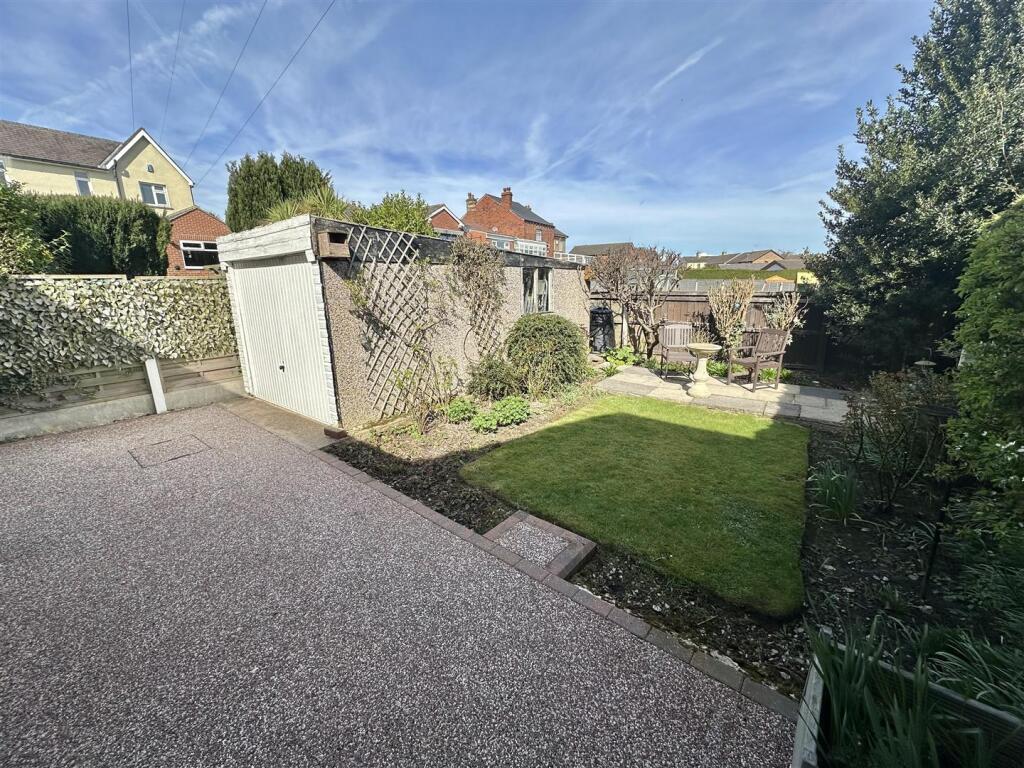 Bramleys Estate Agents - Balmfield Crescent (22).j