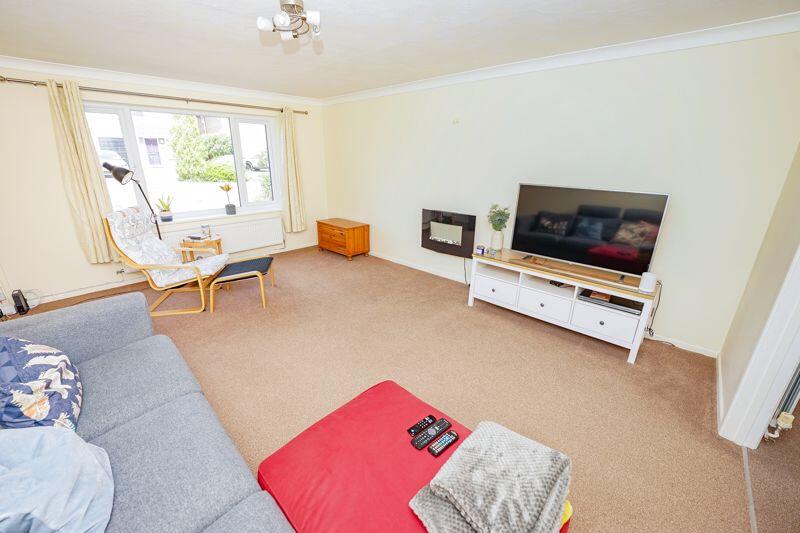 Spacious living room