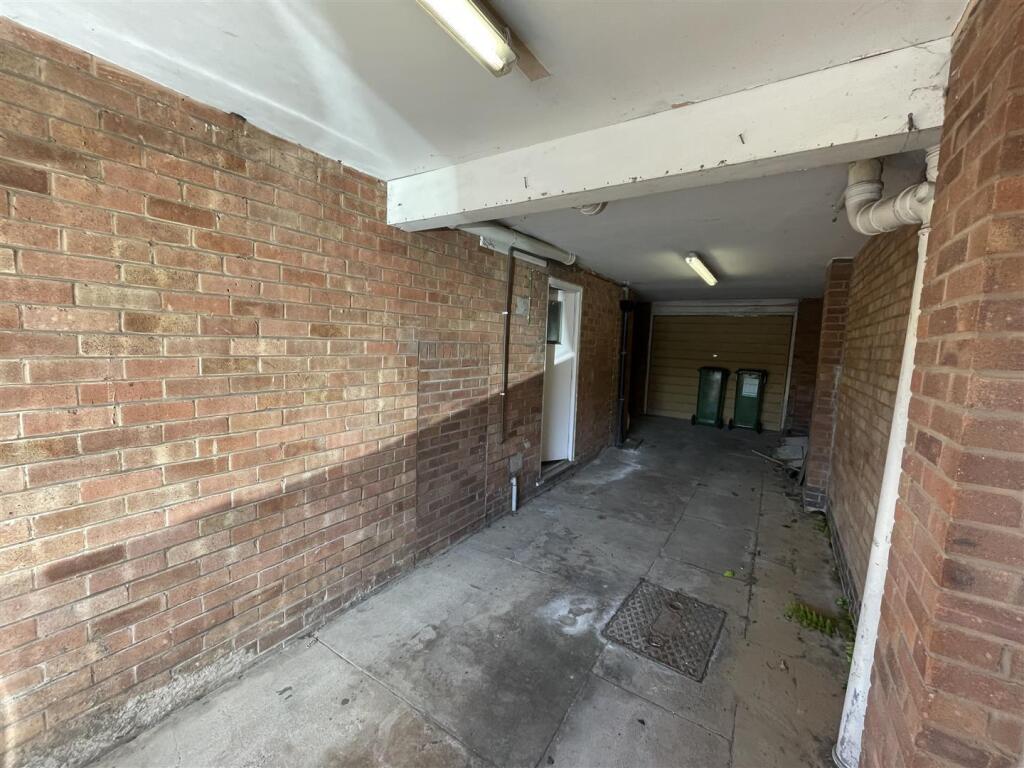 CAR PORT/ LEAN TO