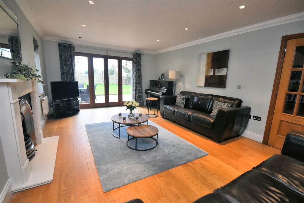 Sitting room 3.jpg