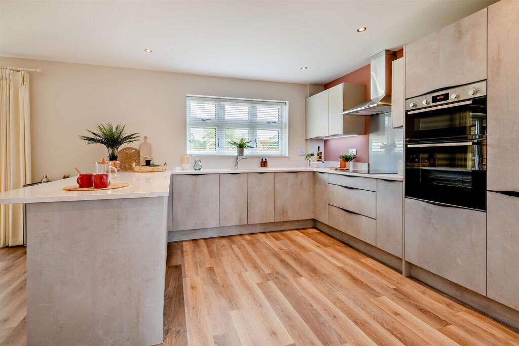 kitchen 2.jpg