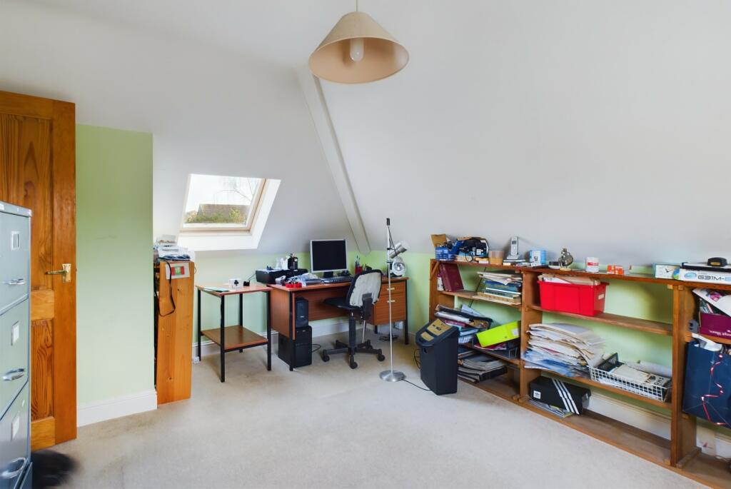 CAM02519G0-PR0207-STILL018