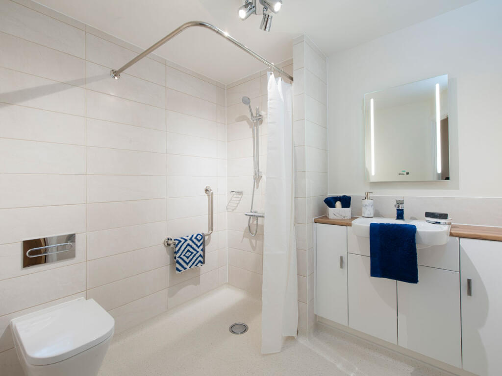 Shackleton Place, shower room 