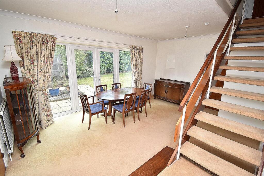 DINING ROOM.JPG