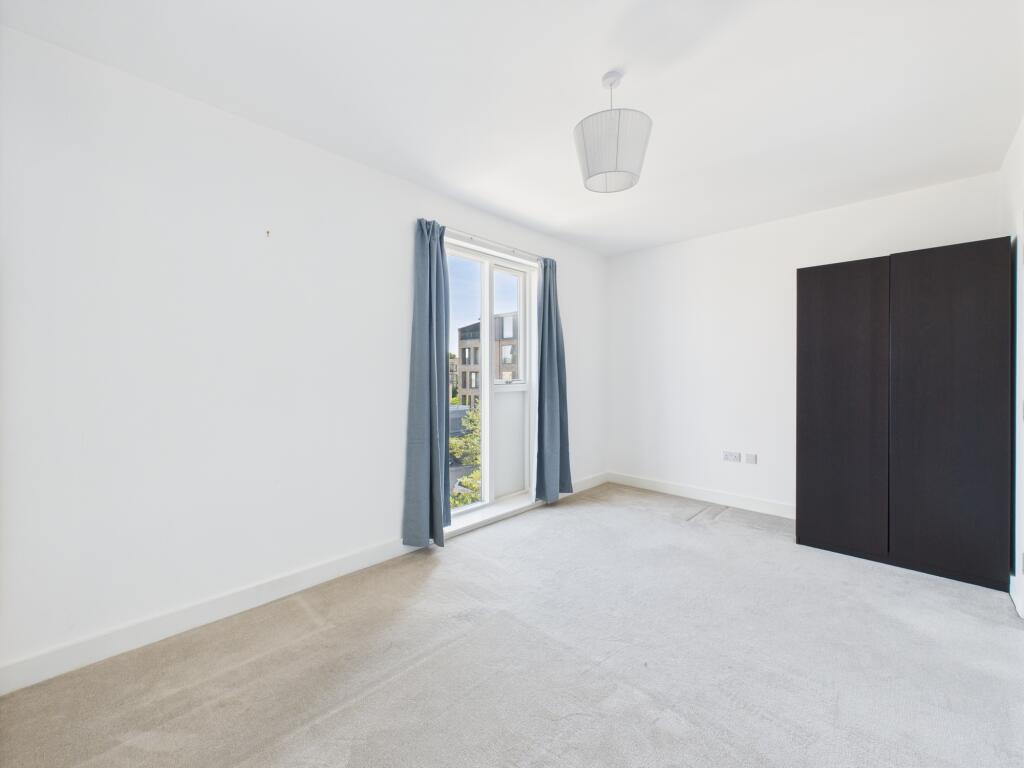 CAM02545G0-PR0436-STILL011