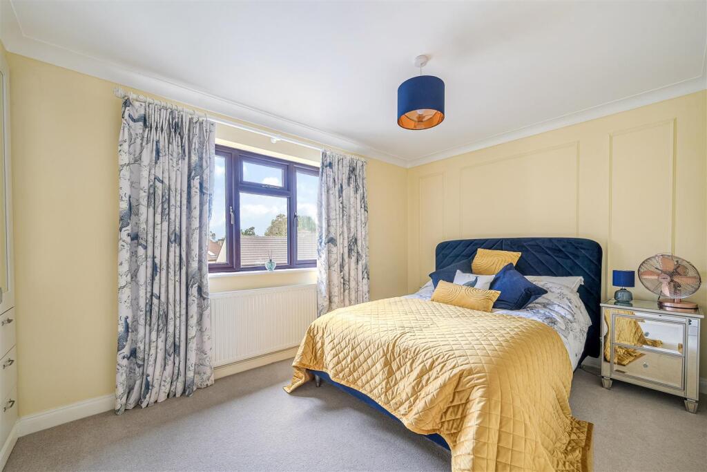 Oaktree Bed 2 25.jpg