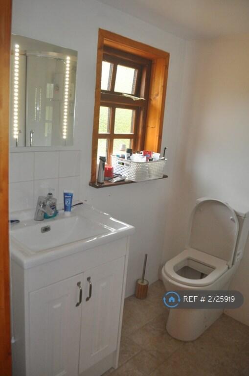Main Bedroom En-Suite